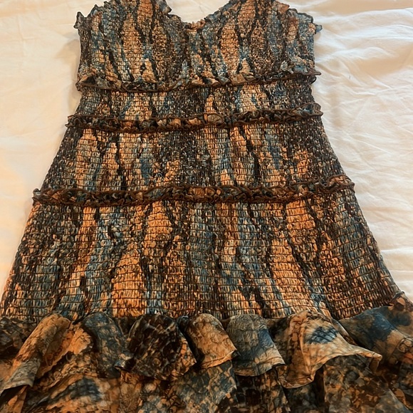 Dress with adjustable straps and flirty detail - Picture 3 of 4